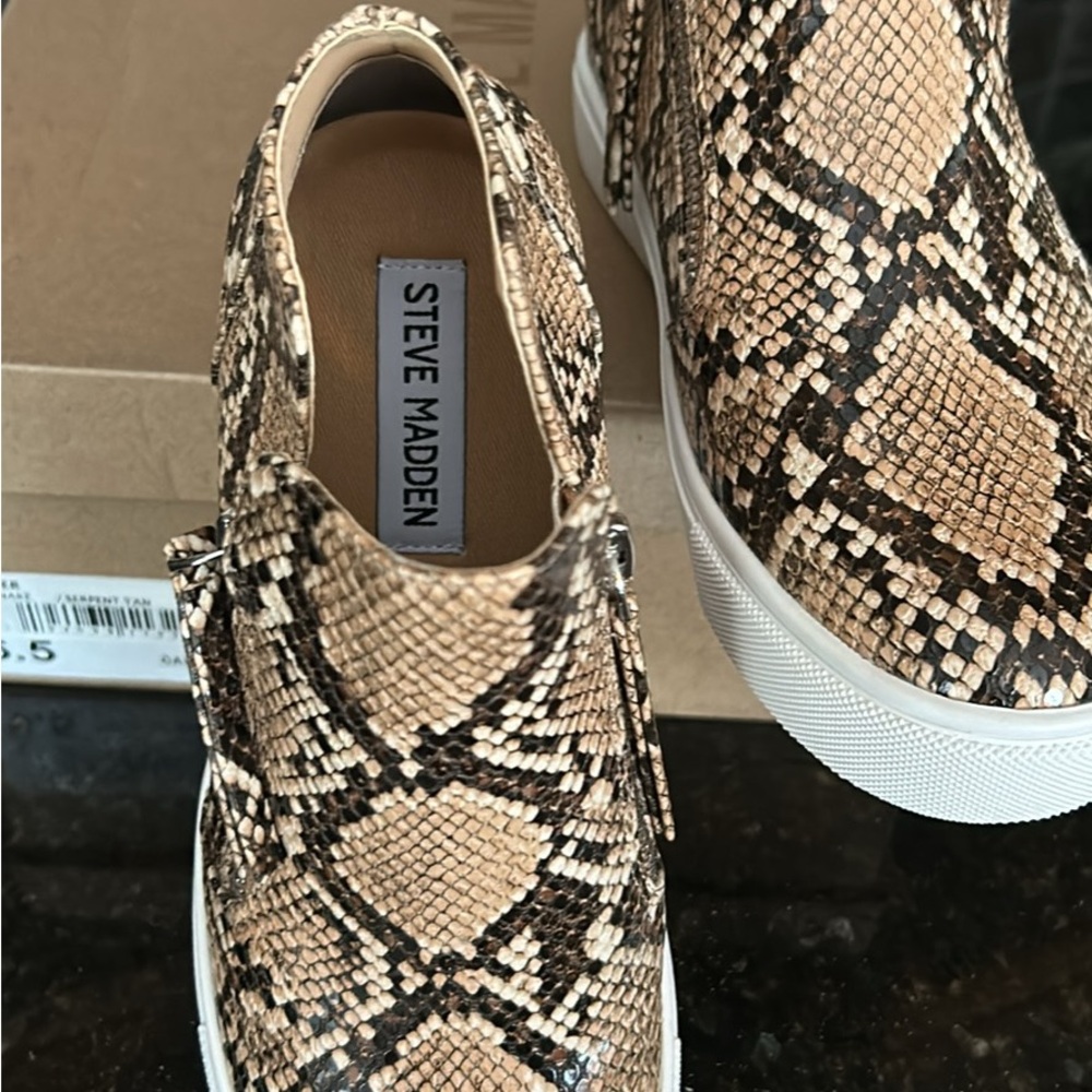 Steve Madden - Picture 2 of 5